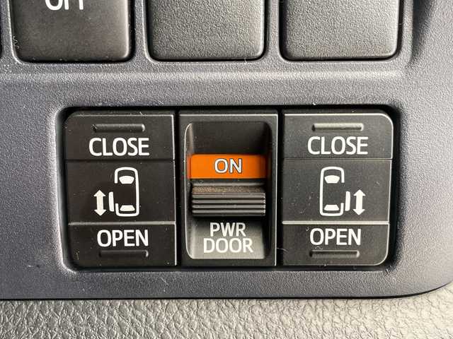 トヨタ ヴォクシー ZS 埼玉県 2014(平26)年 8万km ホワイトパールクリスタルシャイン 純正メモリナビ/　　BT/フルセグ/バックカメラ/両側パワースライドドア/LEDオートライト/純正16インチアルミホイール/アイドリングストップ/ステアリングスイッチ/スマートキー2本/ETC