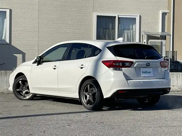 スバル インプレッサ スポーツ 2．0i－L アイサイト 青森県 2019(令1)年 1.8万km クリスタルホワイトP ワンオーナー/純正8インチメモリナビ【NR-MZ300-BIN-4】/(AM/FM/CD/DVD/MusicFolder/iPod/Bluetooth/フルセグTV)/バック/サイド/アイサイト/・プリクラッシュブレーキ/・全車速追従機能付クルーズコントロール/・定速クルーズコントロール/・アクティブレーンキープ/・AT誤発進/誤後進抑制制御/後側方警戒支援システム/横滑り防止/オートビークルホールド/電動パーキングブレーキ/社外18インチアルミホイール/Panasonic前方ドライブレコーダー【CA-DR03TDFA】/革巻きステアリング/パドルシフト/ステアリングスイッチ/シートメモリー(D)/パワーシート(D/N)/純正フロアマット/USB端子/アクセサリーソケット/スペアキー×1/エンジンスターター/保証書/取扱説明書/ナビ取扱説明書