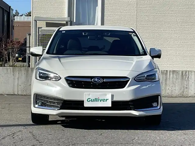 スバル インプレッサ スポーツ 2．0i－L アイサイト 青森県 2019(令1)年 1.8万km クリスタルホワイトP ワンオーナー/純正8インチメモリナビ【NR-MZ300-BIN-4】/(AM/FM/CD/DVD/MusicFolder/iPod/Bluetooth/フルセグTV)/バック/サイド/アイサイト/・プリクラッシュブレーキ/・全車速追従機能付クルーズコントロール/・定速クルーズコントロール/・アクティブレーンキープ/・AT誤発進/誤後進抑制制御/後側方警戒支援システム/横滑り防止/オートビークルホールド/電動パーキングブレーキ/社外18インチアルミホイール/Panasonic前方ドライブレコーダー【CA-DR03TDFA】/革巻きステアリング/パドルシフト/ステアリングスイッチ/シートメモリー(D)/パワーシート(D/N)/純正フロアマット/USB端子/アクセサリーソケット/スペアキー×1/エンジンスターター/保証書/取扱説明書/ナビ取扱説明書