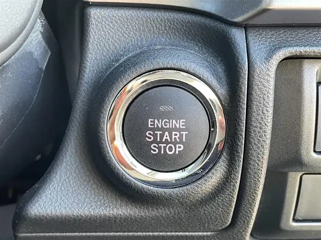 スバル インプレッサ スポーツ 2．0i－L アイサイト 青森県 2019(令1)年 1.8万km クリスタルホワイトP ワンオーナー/純正8インチメモリナビ【NR-MZ300-BIN-4】/(AM/FM/CD/DVD/MusicFolder/iPod/Bluetooth/フルセグTV)/バック/サイド/アイサイト/・プリクラッシュブレーキ/・全車速追従機能付クルーズコントロール/・定速クルーズコントロール/・アクティブレーンキープ/・AT誤発進/誤後進抑制制御/後側方警戒支援システム/横滑り防止/オートビークルホールド/電動パーキングブレーキ/社外18インチアルミホイール/Panasonic前方ドライブレコーダー【CA-DR03TDFA】/革巻きステアリング/パドルシフト/ステアリングスイッチ/シートメモリー(D)/パワーシート(D/N)/純正フロアマット/USB端子/アクセサリーソケット/スペアキー×1/エンジンスターター/保証書/取扱説明書/ナビ取扱説明書