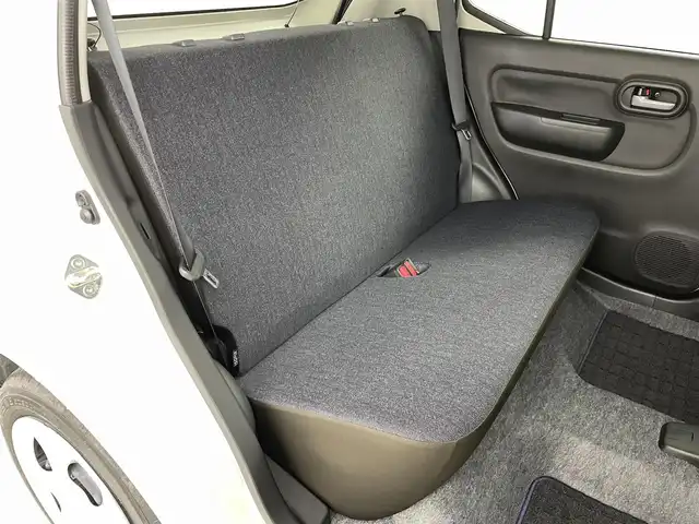 スズキ アルト ハイブリッドS 福島県 2024(令6)年 0.3万km ソフトベージュメタリック スズキセーフティサポート/・デュアルセンサーブレーキサポート/・車線逸脱警報/・誤発進抑制機能/・後退時ブレーキサポート/・オートハイビーム/・先行車発進お知らせ機能/・ふらつき警報/・コーナーセンサー/純正ディスプレイオーディオ/ナビ機能なし/・BT.USB.アップルカープレイ.アンドロイドオート/バックカメラ/LEDヘッドライト/シートヒーター（D）/純正フロアマット/オートライト/純正フロアマット