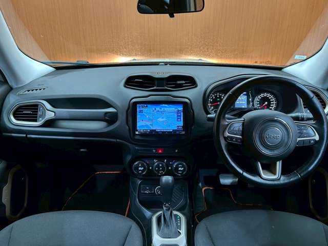 クライスラー・ジープ ジープ レネゲード ロンジチュード 千葉県 2016(平28)年 5.2万km ベージュ ビーツオーディオ　/クルーズコントロール　/レーンキープアシスト/KENWOODナビ　/フルセグTV /バックカメラ　/Bluetooth　/純正アルミホイール　/ETC