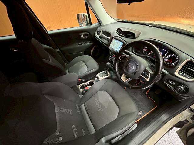 クライスラー・ジープ ジープ レネゲード ロンジチュード 千葉県 2016(平28)年 5.2万km ベージュ ビーツオーディオ　/クルーズコントロール　/レーンキープアシスト/KENWOODナビ　/フルセグTV /バックカメラ　/Bluetooth　/純正アルミホイール　/ETC