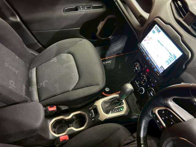 クライスラー・ジープ ジープ レネゲード ロンジチュード 千葉県 2016(平28)年 5.2万km ベージュ ビーツオーディオ　/クルーズコントロール　/レーンキープアシスト/KENWOODナビ　/フルセグTV /バックカメラ　/Bluetooth　/純正アルミホイール　/ETC