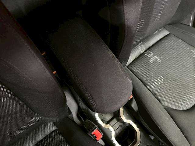 クライスラー・ジープ ジープ レネゲード ロンジチュード 千葉県 2016(平28)年 5.2万km ベージュ ビーツオーディオ　/クルーズコントロール　/レーンキープアシスト/KENWOODナビ　/フルセグTV /バックカメラ　/Bluetooth　/純正アルミホイール　/ETC