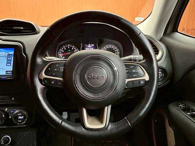 クライスラー・ジープ ジープ レネゲード ロンジチュード 千葉県 2016(平28)年 5.2万km ベージュ ビーツオーディオ　/クルーズコントロール　/レーンキープアシスト/KENWOODナビ　/フルセグTV /バックカメラ　/Bluetooth　/純正アルミホイール　/ETC