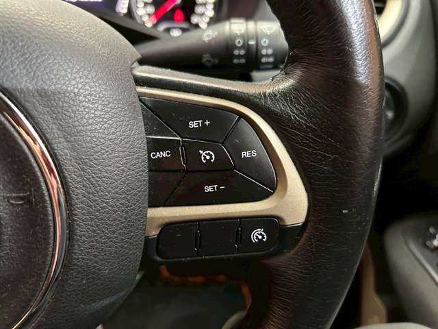 クライスラー・ジープ ジープ レネゲード ロンジチュード 千葉県 2016(平28)年 5.2万km ベージュ ビーツオーディオ　/クルーズコントロール　/レーンキープアシスト/KENWOODナビ　/フルセグTV /バックカメラ　/Bluetooth　/純正アルミホイール　/ETC