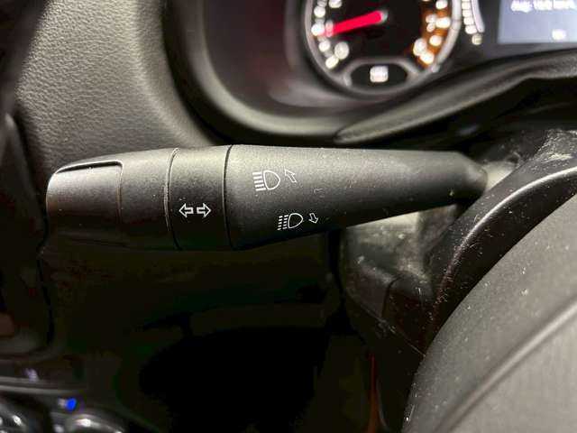 クライスラー・ジープ ジープ レネゲード ロンジチュード 千葉県 2016(平28)年 5.2万km ベージュ ビーツオーディオ　/クルーズコントロール　/レーンキープアシスト/KENWOODナビ　/フルセグTV /バックカメラ　/Bluetooth　/純正アルミホイール　/ETC