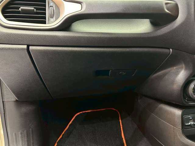 クライスラー・ジープ ジープ レネゲード ロンジチュード 千葉県 2016(平28)年 5.2万km ベージュ ビーツオーディオ　/クルーズコントロール　/レーンキープアシスト/KENWOODナビ　/フルセグTV /バックカメラ　/Bluetooth　/純正アルミホイール　/ETC