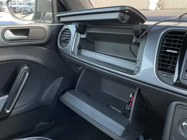 フォルクスワーゲン ザ・ビートル デザイン レザーパッケージ 長野県 2015(平27)年 3.5万km グレー ブラックレザーシート / シートヒーター / 純正ナビ / 地デジTV / bluetooth / CD DVD / クルーズコントロール / プッシュスタート / スマートキー / 16インチAW / ETC / HIDヘッドライト / オートライト / AUX