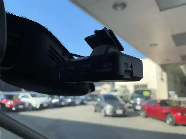 日産 セレナ ハイウェイスター Vセレクション 和歌山県 2018(平30)年 10.2万km マルーンレッド 2トーン 純正ナビ（MM517D-L)/（AM/FM/CD/DVD/SD/フルセグTV/Bluetooth/AUX）/ワンオーナー/両側パワースライドドア/全周囲カメラ/バックカメラ/クリアランスソナー/クルーズコントロール（追従なし）/デュアルバックドア/パーキングアシスト/前方ドライブレコーダー/アイドリングストップ/純正サンバイザー/２．３列目USBポート×２/2トーンカラー/保証書/取扱説明書