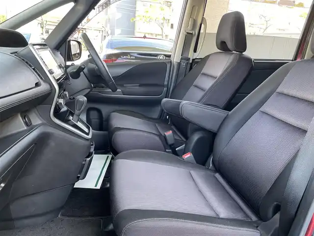 日産 セレナ ハイウェイスター Vセレクション 和歌山県 2018(平30)年 10.2万km マルーンレッド 2トーン 純正ナビ（MM517D-L)/（AM/FM/CD/DVD/SD/フルセグTV/Bluetooth/AUX）/ワンオーナー/両側パワースライドドア/全周囲カメラ/バックカメラ/クリアランスソナー/クルーズコントロール（追従なし）/デュアルバックドア/パーキングアシスト/前方ドライブレコーダー/アイドリングストップ/純正サンバイザー/２．３列目USBポート×２/2トーンカラー/保証書/取扱説明書