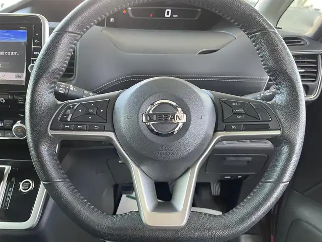 日産 セレナ ハイウェイスター Vセレクション 和歌山県 2018(平30)年 10.2万km マルーンレッド 2トーン 純正ナビ（MM517D-L)/（AM/FM/CD/DVD/SD/フルセグTV/Bluetooth/AUX）/ワンオーナー/両側パワースライドドア/全周囲カメラ/バックカメラ/クリアランスソナー/クルーズコントロール（追従なし）/デュアルバックドア/パーキングアシスト/前方ドライブレコーダー/アイドリングストップ/純正サンバイザー/２．３列目USBポート×２/2トーンカラー/保証書/取扱説明書