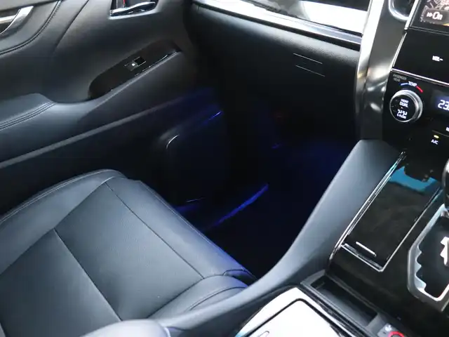 トヨタ ヴェルファイア ハイブリット ZR Gエディション 神奈川県 2016(平28)年 3.8万km ホワイトパールクリスタルシャイン モデリスタエアロ/モデリスタマフラー/寒冷地仕様/純正１０型ナビ/フルセグＴＶ/置くだけ充電/インテリアイルミネーション/ＴＶキャンセラー/ステアリングヒーター/前席シートヒーター/パワーバックドア/オートマチックハイビーム/ETC/両側パワースライドドア/黒革シート/クルーズコントロール