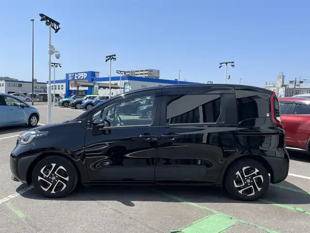 トヨタ シエンタ ハイブリッド Z 長崎県 2022(令4)年 5.1万km ブラック 全方位カメラ/純正10.5型ナビ/（フルセグ・DVD・USB・BT。Miracast）/純正フリップダウンモニター/AC100V/ドライブレコーダー/両側パワースライドドア/7人乗り/ETC/トヨタセーフティセンス/ブラインドスポットモニター/レーダークルーズコントロール/レーンキープアシスト/シートヒーター/ハンドルヒーター/スペアキー/クリアランスソナー/オートハイビーム/オートライト/LEDヘッドライト/ステアリングスイッチ