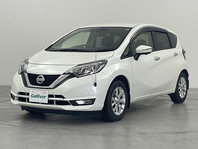 日産 ノート メダリスト 群馬県 2017(平29)年 0.7万km ブリリアントホワイトパール 純正ナビ　全周囲カメラ　電子ミラー　ハーフレザーシート　衝突被害軽減ブレーキ　レーンアシスト　ＬＥＤヘッドライト　フォグ　オートライト　ステアリングリモコン　革巻きステアリング　スマートキー　禁煙