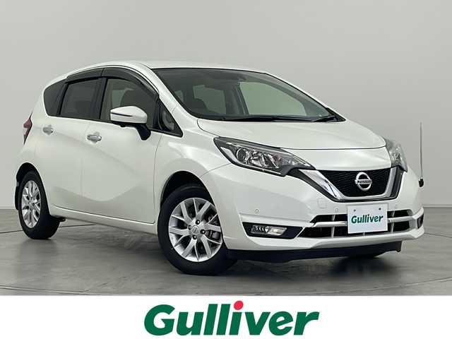 日産 ノート メダリスト 群馬県 2017(平29)年 0.7万km ブリリアントホワイトパール 純正ナビ　全周囲カメラ　電子ミラー　ハーフレザーシート　衝突被害軽減ブレーキ　レーンアシスト　ＬＥＤヘッドライト　フォグ　オートライト　ステアリングリモコン　革巻きステアリング　スマートキー　禁煙