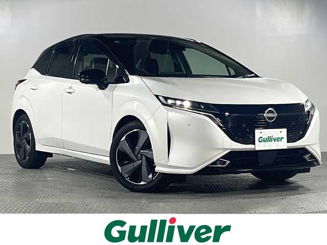 日産 オーラ G レザーエディション 沖縄県 2024(令6)年 1.3万km ピュアホワイトパール / スーパーブラック 2トーン 県外仕入/禁煙車/BOSEサウンド/純正ナビ/BT/フルセグ/アラウンドビューモニター/ビルトインETC２．０/ドライブレコーダー/インテリジェントルームミラー/プロパイロット/エマージェンシーブレーキ/クリアランスソナー/横滑り防止装置/レザーシート/前席シートヒーター/ステアリングヒーター/LEDヘッドライト/オートライト/置くだけ充電/純正17インチAW/純正フロアマット/プッシュスタート/スマートキー/スペアキー/保証書/取扱説明書/記録簿
