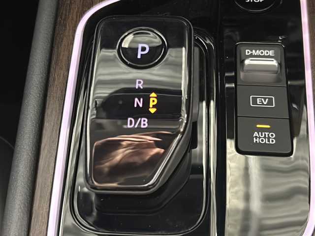 日産 オーラ G レザーエディション 沖縄県 2024(令6)年 1.3万km ピュアホワイトパール / スーパーブラック 2トーン 県外仕入/禁煙車/BOSEサウンド/純正ナビ/BT/フルセグ/アラウンドビューモニター/ビルトインETC２．０/ドライブレコーダー/インテリジェントルームミラー/プロパイロット/エマージェンシーブレーキ/クリアランスソナー/横滑り防止装置/レザーシート/前席シートヒーター/ステアリングヒーター/LEDヘッドライト/オートライト/置くだけ充電/純正17インチAW/純正フロアマット/プッシュスタート/スマートキー/スペアキー/保証書/取扱説明書/記録簿