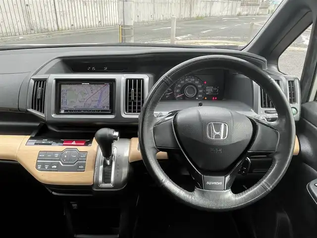 ホンダ ステップワゴン スパーダ S 福岡県 2012(平24)年 9.6万km プレミアムホワイトパール (株)IDOMが運営する【じしゃロン八幡西店】の自社ローン専用車両になります。こちらは現金またはオートローンご利用時の価格です。自社ローンご希望の方は別途その旨お申付け下さい/社外メモリナビ(AVIC-MRZ09)/【Bluetooth・DVD・CD・フルセグTV】/バックカメラ/ＥＴＣ/オートライト/フォグランプ　/ガラスルーフ/両側パワースライドドア　/純正アルミホイール/純正エアロ　/純正フロアマット　/100V電源