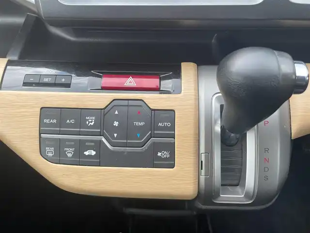 ホンダ ステップワゴン スパーダ S 福岡県 2012(平24)年 9.6万km プレミアムホワイトパール (株)IDOMが運営する【じしゃロン八幡西店】の自社ローン専用車両になります。こちらは現金またはオートローンご利用時の価格です。自社ローンご希望の方は別途その旨お申付け下さい/社外メモリナビ(AVIC-MRZ09)/【Bluetooth・DVD・CD・フルセグTV】/バックカメラ/ＥＴＣ/オートライト/フォグランプ　/ガラスルーフ/両側パワースライドドア　/純正アルミホイール/純正エアロ　/純正フロアマット　/100V電源