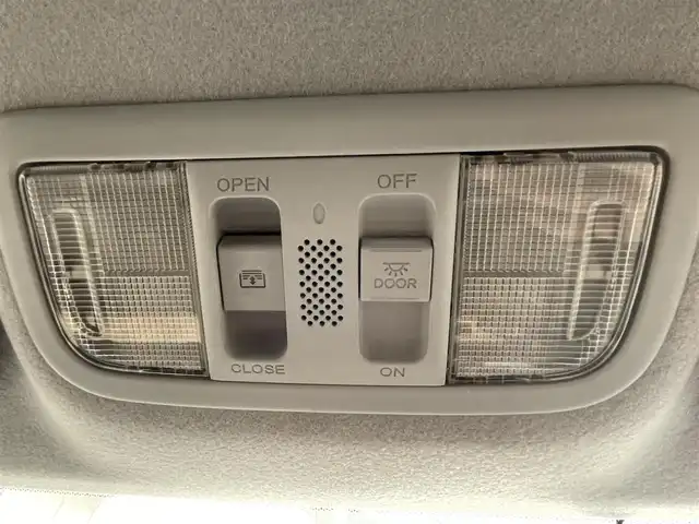 ホンダ ステップワゴン スパーダ S 福岡県 2012(平24)年 9.6万km プレミアムホワイトパール (株)IDOMが運営する【じしゃロン八幡西店】の自社ローン専用車両になります。こちらは現金またはオートローンご利用時の価格です。自社ローンご希望の方は別途その旨お申付け下さい/社外メモリナビ(AVIC-MRZ09)/【Bluetooth・DVD・CD・フルセグTV】/バックカメラ/ＥＴＣ/オートライト/フォグランプ　/ガラスルーフ/両側パワースライドドア　/純正アルミホイール/純正エアロ　/純正フロアマット　/100V電源