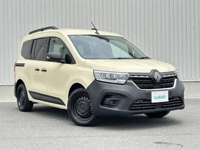 ルノー ルノー カングー クルール ディーゼル MT 群馬県 2025(令7)年 0.1万km ベージュ 140台限定車/ワンオーナー/ディーゼル/6MT/ルノーイージードライブ/・車線維持支援/・アダプティブクルーズコントロール/・衝突被害軽減ブレーキ/・車線逸脱警報/・駐車支援システム/純正ディスプレイオーディオ/（AM/FM/Bluetooth)/バックカメラ/置くだけ充電/ハーフレザーシート/両側スライドドア/ETC/アイドリングストップ/電動格納ミラー/オートエアコン/オートライト/革巻きステアリング/ステアリングスイッチ/純正ホイールキャップ積込み（未開封）/トノカバー/スペアキー×1/保証書/取説