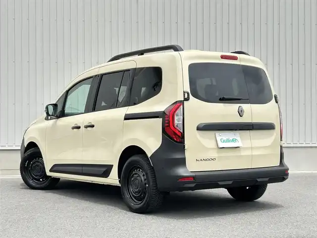ルノー ルノー カングー クルール ディーゼル MT 群馬県 2025(令7)年 0.1万km ベージュ 140台限定車/ワンオーナー/ディーゼル/6MT/ルノーイージードライブ/・車線維持支援/・アダプティブクルーズコントロール/・衝突被害軽減ブレーキ/・車線逸脱警報/・駐車支援システム/純正ディスプレイオーディオ/（AM/FM/Bluetooth)/バックカメラ/置くだけ充電/ハーフレザーシート/両側スライドドア/ETC/アイドリングストップ/電動格納ミラー/オートエアコン/オートライト/革巻きステアリング/ステアリングスイッチ/純正ホイールキャップ積込み（未開封）/トノカバー/スペアキー×1/保証書/取説
