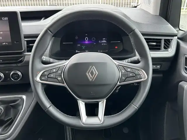 ルノー ルノー カングー クルール ディーゼル MT 群馬県 2025(令7)年 0.1万km ベージュ 140台限定車/ワンオーナー/ディーゼル/6MT/ルノーイージードライブ/・車線維持支援/・アダプティブクルーズコントロール/・衝突被害軽減ブレーキ/・車線逸脱警報/・駐車支援システム/純正ディスプレイオーディオ/（AM/FM/Bluetooth)/バックカメラ/置くだけ充電/ハーフレザーシート/両側スライドドア/ETC/アイドリングストップ/電動格納ミラー/オートエアコン/オートライト/革巻きステアリング/ステアリングスイッチ/純正ホイールキャップ積込み（未開封）/トノカバー/スペアキー×1/保証書/取説