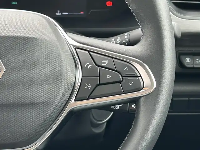 ルノー ルノー カングー クルール ディーゼル MT 群馬県 2025(令7)年 0.1万km ベージュ 140台限定車/ワンオーナー/ディーゼル/6MT/ルノーイージードライブ/・車線維持支援/・アダプティブクルーズコントロール/・衝突被害軽減ブレーキ/・車線逸脱警報/・駐車支援システム/純正ディスプレイオーディオ/（AM/FM/Bluetooth)/バックカメラ/置くだけ充電/ハーフレザーシート/両側スライドドア/ETC/アイドリングストップ/電動格納ミラー/オートエアコン/オートライト/革巻きステアリング/ステアリングスイッチ/純正ホイールキャップ積込み（未開封）/トノカバー/スペアキー×1/保証書/取説
