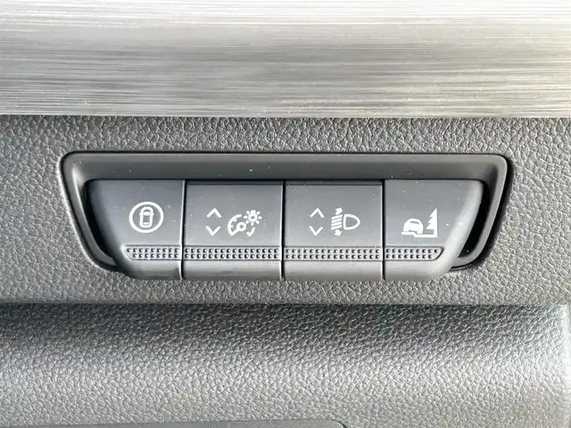 ルノー ルノー カングー クルール ディーゼル MT 群馬県 2025(令7)年 0.1万km ベージュ 140台限定車/ワンオーナー/ディーゼル/6MT/ルノーイージードライブ/・車線維持支援/・アダプティブクルーズコントロール/・衝突被害軽減ブレーキ/・車線逸脱警報/・駐車支援システム/純正ディスプレイオーディオ/（AM/FM/Bluetooth)/バックカメラ/置くだけ充電/ハーフレザーシート/両側スライドドア/ETC/アイドリングストップ/電動格納ミラー/オートエアコン/オートライト/革巻きステアリング/ステアリングスイッチ/純正ホイールキャップ積込み（未開封）/トノカバー/スペアキー×1/保証書/取説