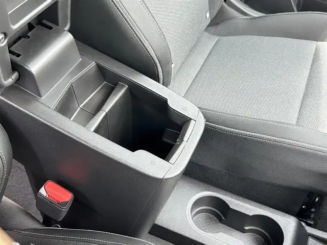 ルノー ルノー カングー クルール ディーゼル MT 群馬県 2025(令7)年 0.1万km ベージュ 140台限定車/ワンオーナー/ディーゼル/6MT/ルノーイージードライブ/・車線維持支援/・アダプティブクルーズコントロール/・衝突被害軽減ブレーキ/・車線逸脱警報/・駐車支援システム/純正ディスプレイオーディオ/（AM/FM/Bluetooth)/バックカメラ/置くだけ充電/ハーフレザーシート/両側スライドドア/ETC/アイドリングストップ/電動格納ミラー/オートエアコン/オートライト/革巻きステアリング/ステアリングスイッチ/純正ホイールキャップ積込み（未開封）/トノカバー/スペアキー×1/保証書/取説