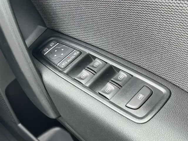 ルノー ルノー カングー クルール ディーゼル MT 群馬県 2025(令7)年 0.1万km ベージュ 140台限定車/ワンオーナー/ディーゼル/6MT/ルノーイージードライブ/・車線維持支援/・アダプティブクルーズコントロール/・衝突被害軽減ブレーキ/・車線逸脱警報/・駐車支援システム/純正ディスプレイオーディオ/（AM/FM/Bluetooth)/バックカメラ/置くだけ充電/ハーフレザーシート/両側スライドドア/ETC/アイドリングストップ/電動格納ミラー/オートエアコン/オートライト/革巻きステアリング/ステアリングスイッチ/純正ホイールキャップ積込み（未開封）/トノカバー/スペアキー×1/保証書/取説