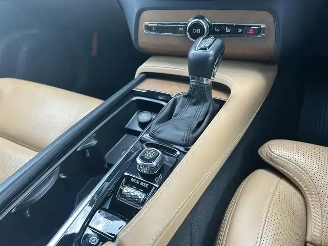 ボルボ ＸＣ９０ D5 AWD インスクリプション 福岡県 2020(令2)年 5.9万km Ｄグリーン アダプティブクルーズコントロール/インテリセーフ/パノラマサンルーフ/harman/kardon/ヘッドアップディスプレイ/茶革シート/全席シートヒーター/前席エアシート　/純正ナビ/全方位カメラ/フルセグTV/Bluetooth/Applecarplay/androidauto/LEDヘッドライト/前後ドライブレコーダー/純正19インチアルミホイール/ETC/取扱説明書/保証書