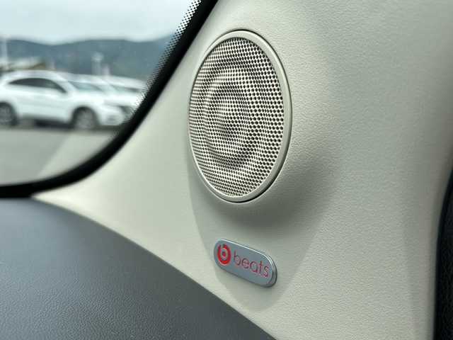 フィアット ５００ スカッコ 山梨県 2017(平29)年 5.1万km ビアンコ・ガーラ ガラスルーフ/beatsスピーカー/社外ナビ/フルセグTV/BT/DVD/CD/ドライブレコーダー前後/純正アルミホイール15インチ/ステアリングリモコン/純正スタッドレス/純正ナビ/積み込み/純正フロアマット/リモコンキー/スペアキー1本