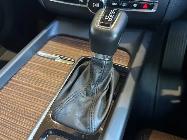 ボルボ ＸＣ６０ 宮城県 2018(平30)年 3.5万km クリスタルホワイトP 純正ナビ/ACC/レーンキープアシスト/自動駐車/自働発車/BLIS/パーキングアシスト/全周囲カメラ/ロードサインインフォメーション/アクティブ・ベンディング・ライト/衝突回避/ステアリングヒーター/シートヒーター/シートエアコン/メモリ機能付きパワーシート/電動格納ミラー/harman/kardon/Bluetooth機能/iPod/CD/USB/スペアキー/純正19インチAW