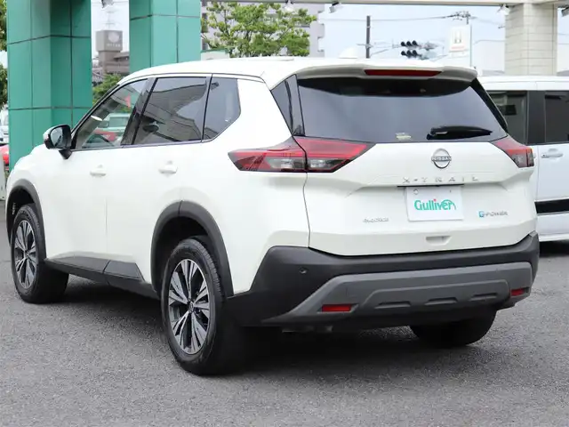 日産 エクストレイル X e－4ORCE 神奈川県 2022(令4)年 0.9万km ブリリアントホワイトパール ワンオーナー/ETC2.0 /ドラレコ前後/インテリジェントアラウンドビューモニター/ブラインドスポットモニター/純正メモリナビ/純正フルセグテレビ/バックカメラ/クルーズコントロール/プッシュスタート/運転席パワーシート/純正LEDヘッドライト/プロパイロット/メッキインサイドドアハンドル/12.3インチフルカラーディスプレイ/センタートレイ照明