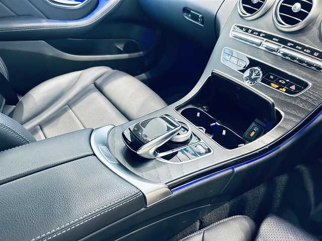 メルセデス・ベンツ Ｃ２００ ワゴン ローレウスエディション 大阪府 2020(令2)年 4.8万km オブシディアンブラック ワンオーナー/レーダーセーフティ/HUD/ACC/黒革/メモリ付きパワーシート/シートヒーター/純正ナビ/TV/バックカメラ/applecarplay/純正18インチAW/LEDヘッドライト/アンビエントライト/電動リアゲート/ワイヤレス充電/ブラインドスポット