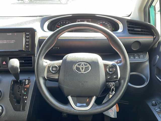 トヨタ シエンタ X 沖縄県 2018(平30)年 3.8万km ラディアントグリーンM 禁煙車　/純正ナビ　ワンセグＴＶ　Ｂｌｕｅｔｏｏｔｈ　/バックカメラ　/片側パワースライドドア　/トヨタセーフティセンス　/ステアリングスイッチ　/ウインカードアミラー　/キーレスエントリー