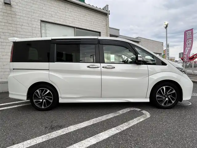 ホンダ ステップワゴン スパーダ クールスピリット 埼玉県 2017(平29)年 10.2万km ホワイトオーキッドパール ワンオーナー/Honda SENSING/・衝突軽減ブレーキ (CMBS)/・路外逸脱抑制機能/・渋滞追従機能付アダプティブクルーズコントロール/　 (ACC)/・車線維持支援システム (LKAS)/純正9インチメモリナビ　（VXM-175VFNi）/DTV/CD/DVD/BT/USB/iPod/AUX/AppleCarPlay/SD/SDREC/両側パワースライドドア/パドルシフト/前席ヒートシーター/純正ビルトインETC　/社外前後ドライブレコーダー（CSD-790FHG）/スマートキー/スペアキー/VSA（ビークルスタビリティアシスト）/　・ABS機能　/　・TCS（トラクションコントロールシステム）機能/　・横滑り抑制機能/盗難防止装置　/アイドリングストップ