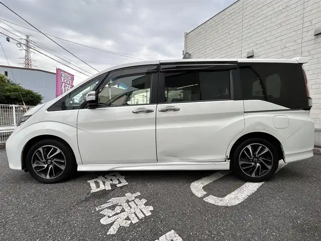 ホンダ ステップワゴン スパーダ クールスピリット 埼玉県 2017(平29)年 10.2万km ホワイトオーキッドパール ワンオーナー/Honda SENSING/・衝突軽減ブレーキ (CMBS)/・路外逸脱抑制機能/・渋滞追従機能付アダプティブクルーズコントロール/　 (ACC)/・車線維持支援システム (LKAS)/純正9インチメモリナビ　（VXM-175VFNi）/DTV/CD/DVD/BT/USB/iPod/AUX/AppleCarPlay/SD/SDREC/両側パワースライドドア/パドルシフト/前席ヒートシーター/純正ビルトインETC　/社外前後ドライブレコーダー（CSD-790FHG）/スマートキー/スペアキー/VSA（ビークルスタビリティアシスト）/　・ABS機能　/　・TCS（トラクションコントロールシステム）機能/　・横滑り抑制機能/盗難防止装置　/アイドリングストップ