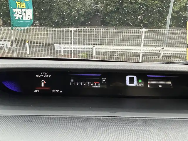 ホンダ ステップワゴン スパーダ クールスピリット 埼玉県 2017(平29)年 10.2万km ホワイトオーキッドパール ワンオーナー/Honda SENSING/・衝突軽減ブレーキ (CMBS)/・路外逸脱抑制機能/・渋滞追従機能付アダプティブクルーズコントロール/　 (ACC)/・車線維持支援システム (LKAS)/純正9インチメモリナビ　（VXM-175VFNi）/DTV/CD/DVD/BT/USB/iPod/AUX/AppleCarPlay/SD/SDREC/両側パワースライドドア/パドルシフト/前席ヒートシーター/純正ビルトインETC　/社外前後ドライブレコーダー（CSD-790FHG）/スマートキー/スペアキー/VSA（ビークルスタビリティアシスト）/　・ABS機能　/　・TCS（トラクションコントロールシステム）機能/　・横滑り抑制機能/盗難防止装置　/アイドリングストップ