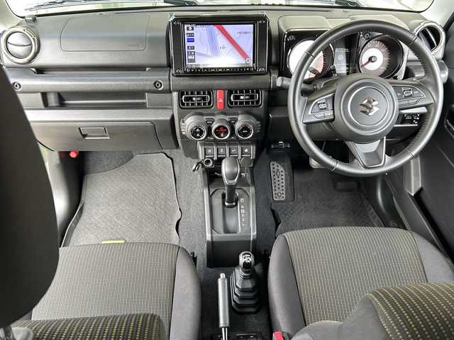 スズキ ジムニー XC 静岡県 2022(令4)年 2.3万km ジャングルグリーン スズキセーフティサポート/・衝突軽減ブレーキ/・レーンキープアシスト/純正ナビ/・フルセグTV/・CD/DVD/Bluetooth/ラジオ/主要装備/・バックカメラ　/・ドライブレコーダー前後　/・ステアリングリモコン　/・ＥＴＣ/・クルーズコントロール　/・シートヒーター　/・革巻きステアリング　/・オートライト