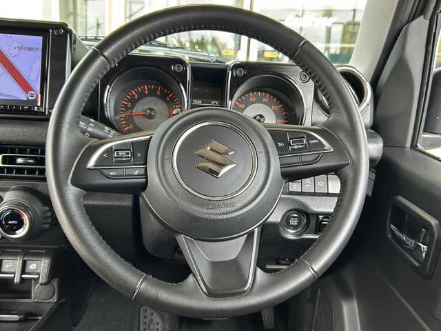 スズキ ジムニー XC 静岡県 2022(令4)年 2.3万km ジャングルグリーン スズキセーフティサポート/・衝突軽減ブレーキ/・レーンキープアシスト/純正ナビ/・フルセグTV/・CD/DVD/Bluetooth/ラジオ/主要装備/・バックカメラ　/・ドライブレコーダー前後　/・ステアリングリモコン　/・ＥＴＣ/・クルーズコントロール　/・シートヒーター　/・革巻きステアリング　/・オートライト