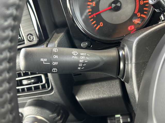 スズキ ジムニー XC 静岡県 2022(令4)年 2.3万km ジャングルグリーン スズキセーフティサポート/・衝突軽減ブレーキ/・レーンキープアシスト/純正ナビ/・フルセグTV/・CD/DVD/Bluetooth/ラジオ/主要装備/・バックカメラ　/・ドライブレコーダー前後　/・ステアリングリモコン　/・ＥＴＣ/・クルーズコントロール　/・シートヒーター　/・革巻きステアリング　/・オートライト