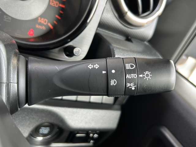 スズキ ジムニー XC 静岡県 2022(令4)年 2.3万km ジャングルグリーン スズキセーフティサポート/・衝突軽減ブレーキ/・レーンキープアシスト/純正ナビ/・フルセグTV/・CD/DVD/Bluetooth/ラジオ/主要装備/・バックカメラ　/・ドライブレコーダー前後　/・ステアリングリモコン　/・ＥＴＣ/・クルーズコントロール　/・シートヒーター　/・革巻きステアリング　/・オートライト