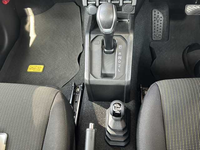 スズキ ジムニー XC 静岡県 2022(令4)年 2.3万km ジャングルグリーン スズキセーフティサポート/・衝突軽減ブレーキ/・レーンキープアシスト/純正ナビ/・フルセグTV/・CD/DVD/Bluetooth/ラジオ/主要装備/・バックカメラ　/・ドライブレコーダー前後　/・ステアリングリモコン　/・ＥＴＣ/・クルーズコントロール　/・シートヒーター　/・革巻きステアリング　/・オートライト