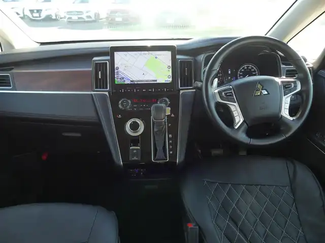 三菱 デリカＤ：５ P 千葉県 2023(令5)年 1.9万km アメジストブラック ・純正10インチナビ/CD/DVD/USB/Bluetooth/TV/・全方位カメラ/・ステアリングヒーター/・前席シートヒーター/・両側パワースライドドア/・パワーバックドア/・e-Assist/・衝突被害軽減システム/・誤発進抑制機能/・車線逸脱警報システム/・ブラインドスポットモニター/・レーンチェンジアシスト機能/・リヤクロストラフィックアラート/・レーダークルーズコントロール/・ブラインドソナー/・電動サイドステップ/・ドライブレコーダー/・ETC/・LEDヘッドランプ/・18インチ純正アルミホイール/・フロアマット