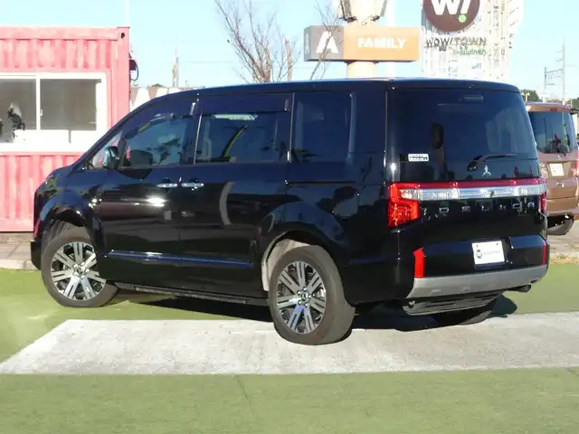 三菱 デリカＤ：５ P 千葉県 2023(令5)年 1.9万km アメジストブラック ・純正10インチナビ/CD/DVD/USB/Bluetooth/TV/・全方位カメラ/・ステアリングヒーター/・前席シートヒーター/・両側パワースライドドア/・パワーバックドア/・e-Assist/・衝突被害軽減システム/・誤発進抑制機能/・車線逸脱警報システム/・ブラインドスポットモニター/・レーンチェンジアシスト機能/・リヤクロストラフィックアラート/・レーダークルーズコントロール/・ブラインドソナー/・電動サイドステップ/・ドライブレコーダー/・ETC/・LEDヘッドランプ/・18インチ純正アルミホイール/・フロアマット