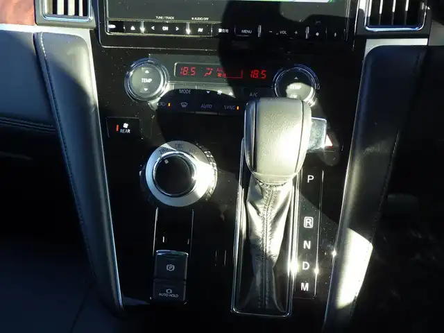 三菱 デリカＤ：５ P 千葉県 2023(令5)年 1.9万km アメジストブラック ・純正10インチナビ/CD/DVD/USB/Bluetooth/TV/・全方位カメラ/・ステアリングヒーター/・前席シートヒーター/・両側パワースライドドア/・パワーバックドア/・e-Assist/・衝突被害軽減システム/・誤発進抑制機能/・車線逸脱警報システム/・ブラインドスポットモニター/・レーンチェンジアシスト機能/・リヤクロストラフィックアラート/・レーダークルーズコントロール/・ブラインドソナー/・電動サイドステップ/・ドライブレコーダー/・ETC/・LEDヘッドランプ/・18インチ純正アルミホイール/・フロアマット